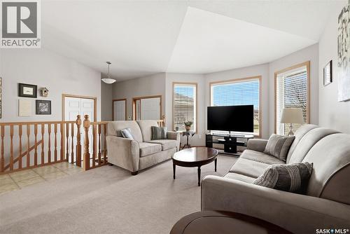 7211 Maple View Crescent, Regina, SK - Indoor Photo Showing Living Room