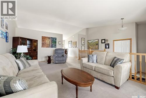 7211 Maple View Crescent, Regina, SK - Indoor Photo Showing Living Room