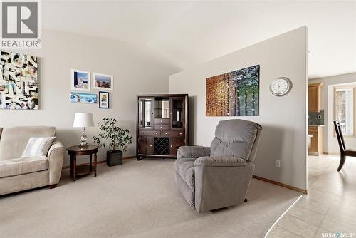 7211 Maple View Crescent, Regina, SK - Indoor Photo Showing Living Room