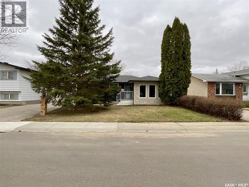 10 Chase Crescent, Regina, SK - Outdoor With Facade