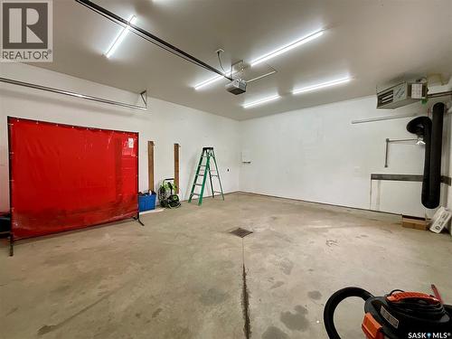 10 Chase Crescent, Regina, SK - Indoor Photo Showing Garage