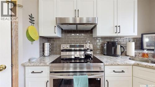 11172 Wascana Meadows, Regina, SK - Indoor Photo Showing Kitchen With Upgraded Kitchen