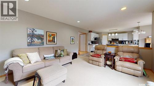 11172 Wascana Meadows, Regina, SK - Indoor Photo Showing Living Room
