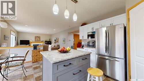 11172 Wascana Meadows, Regina, SK - Indoor Photo Showing Kitchen