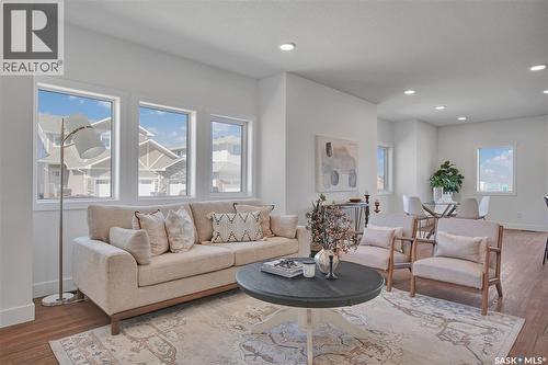 101 Emma Crescent, Martensville, SK - Indoor Photo Showing Living Room