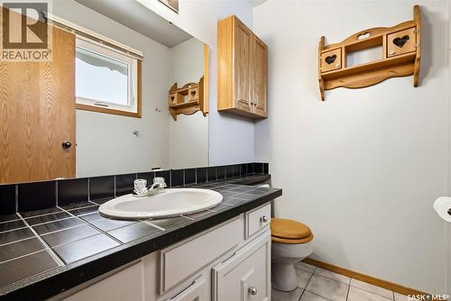 10 Hayes Crescent, Regina, SK - Indoor Photo Showing Bathroom