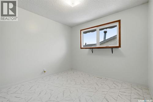 10 Hayes Crescent, Regina, SK - Indoor Photo Showing Other Room