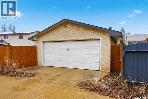 10 Hayes Crescent, Regina, SK - Outdoor With Exterior