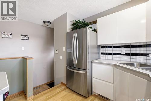 10 Hayes Crescent, Regina, SK - Indoor Photo Showing Kitchen