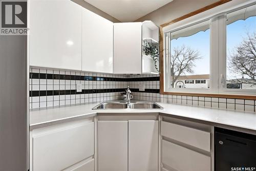 10 Hayes Crescent, Regina, SK - Indoor Photo Showing Kitchen With Double Sink
