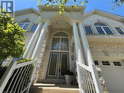 6 FOURSEASONS Drive  Hamilton, ON L8E 5Y5