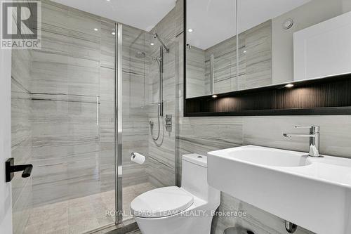 353 Winston Avenue, Ottawa, ON - Indoor Photo Showing Bathroom