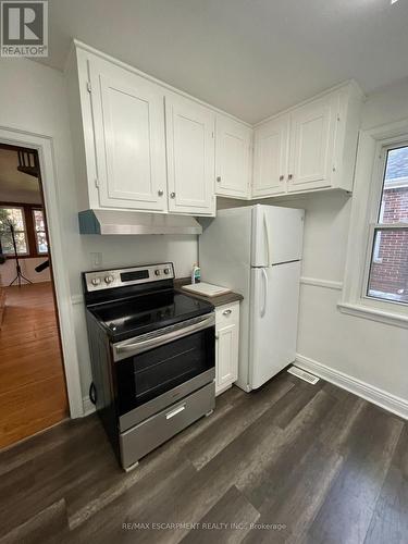 9 Gary Avenue, Hamilton, ON - Indoor Photo Showing Kitchen