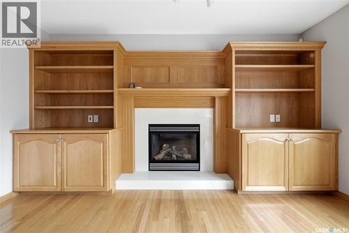 9382 Wascana Mews, Regina, SK - Indoor With Fireplace