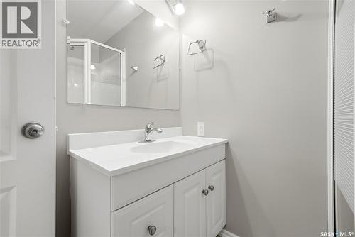 9382 Wascana Mews, Regina, SK - Indoor Photo Showing Bathroom