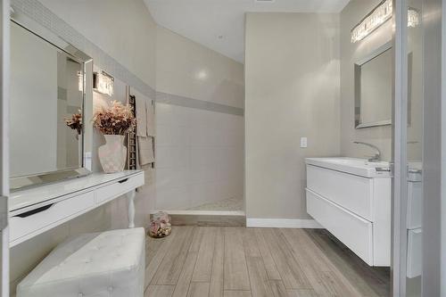 1421 Loudoun Road, Winnipeg, MB - Indoor Photo Showing Bathroom
