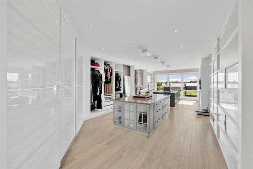 1421 Loudoun Road, Winnipeg, MB - Indoor Photo Showing Other Room