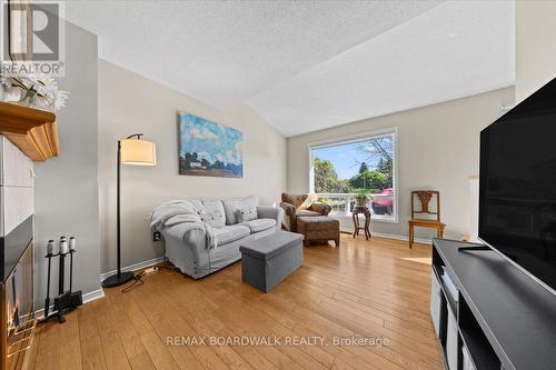 155 Crampton Drive, Carleton Place, ON - Indoor Photo Showing Living Room