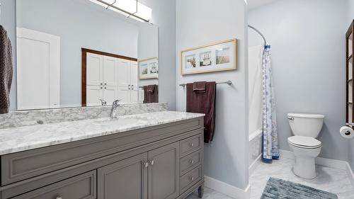 98 2Nd Avenue, Nakusp, BC - Indoor Photo Showing Bathroom