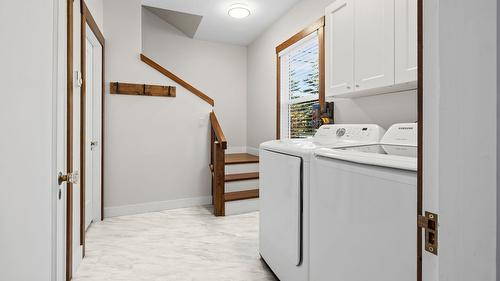 98 2Nd Avenue, Nakusp, BC - Indoor Photo Showing Laundry Room