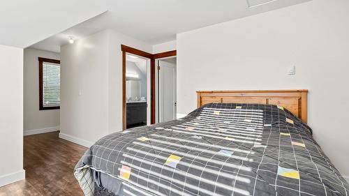 98 2Nd Avenue, Nakusp, BC - Indoor Photo Showing Bedroom