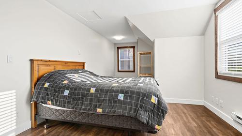98 2Nd Avenue, Nakusp, BC - Indoor Photo Showing Bedroom