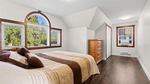 98 2Nd Avenue, Nakusp, BC - Indoor Photo Showing Bedroom