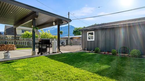 98 2Nd Avenue, Nakusp, BC - Outdoor With Exterior