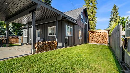 98 2Nd Avenue, Nakusp, BC - Outdoor