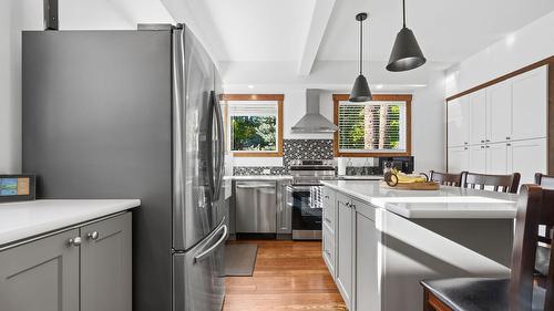 98 2Nd Avenue, Nakusp, BC - Indoor Photo Showing Kitchen