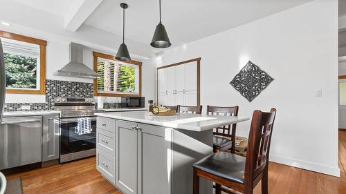 98 2Nd Avenue, Nakusp, BC - Indoor Photo Showing Kitchen