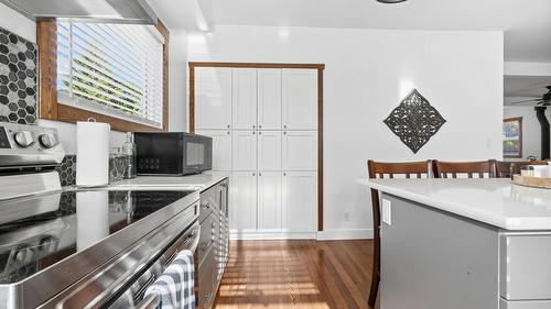 98 2Nd Avenue, Nakusp, BC - Indoor Photo Showing Kitchen