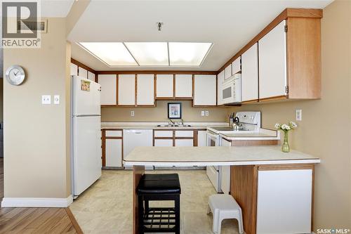 2160 424 Spadina Crescent E, Saskatoon, SK - Indoor Photo Showing Kitchen With Double Sink