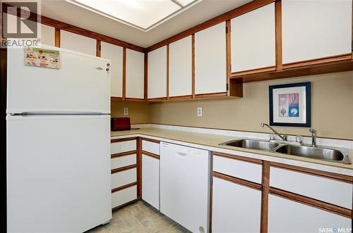 2160 424 Spadina Crescent E, Saskatoon, SK - Indoor Photo Showing Kitchen With Double Sink