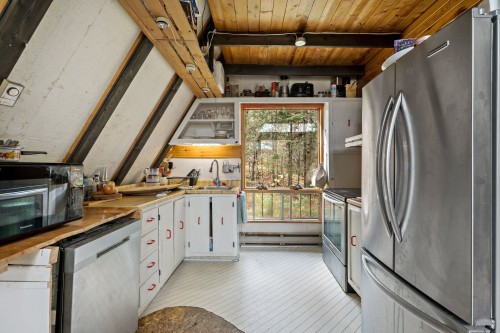 Cuisine - 1078 Ch. Du Lac-Chaud, La Macaza, QC - Indoor Photo Showing Kitchen