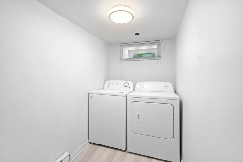 Salle de lavage - 42 Rue Gaudreault, Repentigny (Repentigny), QC - Indoor Photo Showing Laundry Room