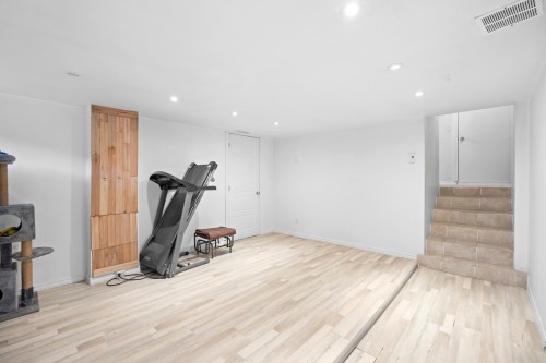 Salle familiale - 42 Rue Gaudreault, Repentigny (Repentigny), QC - Indoor Photo Showing Gym Room