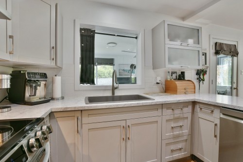 Cuisine - 574  - A Ch. Du Bois, Laval (Sainte-Dorothée), QC - Indoor Photo Showing Kitchen