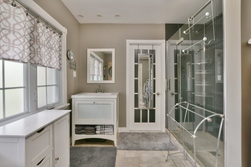 Salle de bains - 574  - A Ch. Du Bois, Laval (Sainte-Dorothée), QC - Indoor