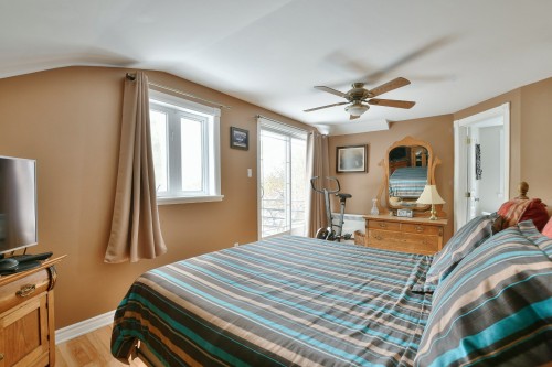 Chambre à coucher principale - 574  - A Ch. Du Bois, Laval (Sainte-Dorothée), QC - Indoor Photo Showing Bedroom