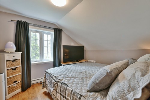 Chambre à coucher - 574  - A Ch. Du Bois, Laval (Sainte-Dorothée), QC - Indoor Photo Showing Bedroom