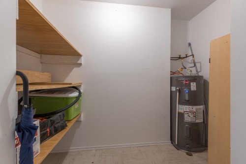 Salle de lavage - 5-1431 Rue Notre-Dame O., Montréal (Ville-Marie), QC - Indoor Photo Showing Other Room