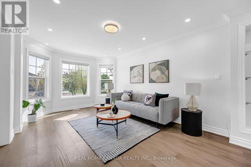 5315 Huntingfield Drive, Mississauga, ON - Indoor Photo Showing Living Room
