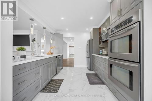 5315 Huntingfield Drive, Mississauga, ON - Indoor Photo Showing Kitchen With Upgraded Kitchen