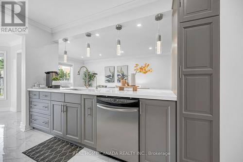 5315 Huntingfield Drive, Mississauga, ON - Indoor Photo Showing Kitchen