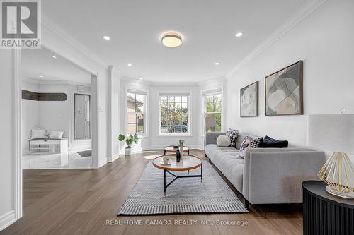 5315 Huntingfield Drive, Mississauga, ON - Indoor Photo Showing Living Room