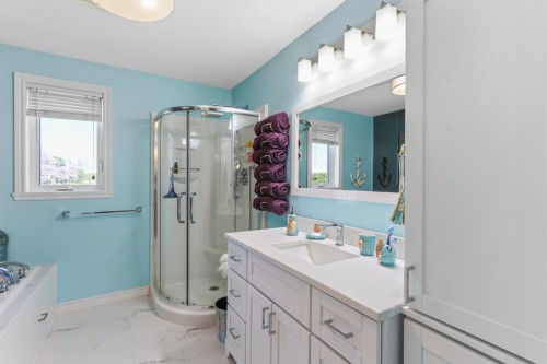 Salle de bains - 106 Rue Céline, Saint-Chrysostome, QC - Indoor Photo Showing Bathroom