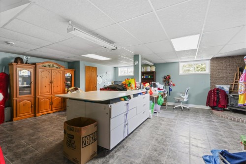 Salle familiale - 106 Rue Céline, Saint-Chrysostome, QC - Indoor