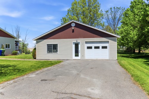 Garage - 106 Rue Céline, Saint-Chrysostome, QC - Outdoor