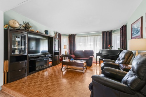 Salon - 106 Rue Céline, Saint-Chrysostome, QC - Indoor Photo Showing Living Room